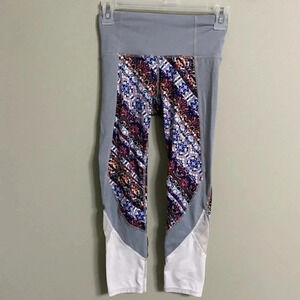 Athleta Nomad Salutation Gray Floral Capri Leggings Sz XXS